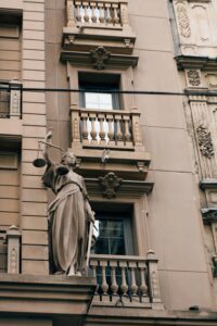 Adana Avukat: Hukuki Süreçlerde Profesyonel Yardım Almak